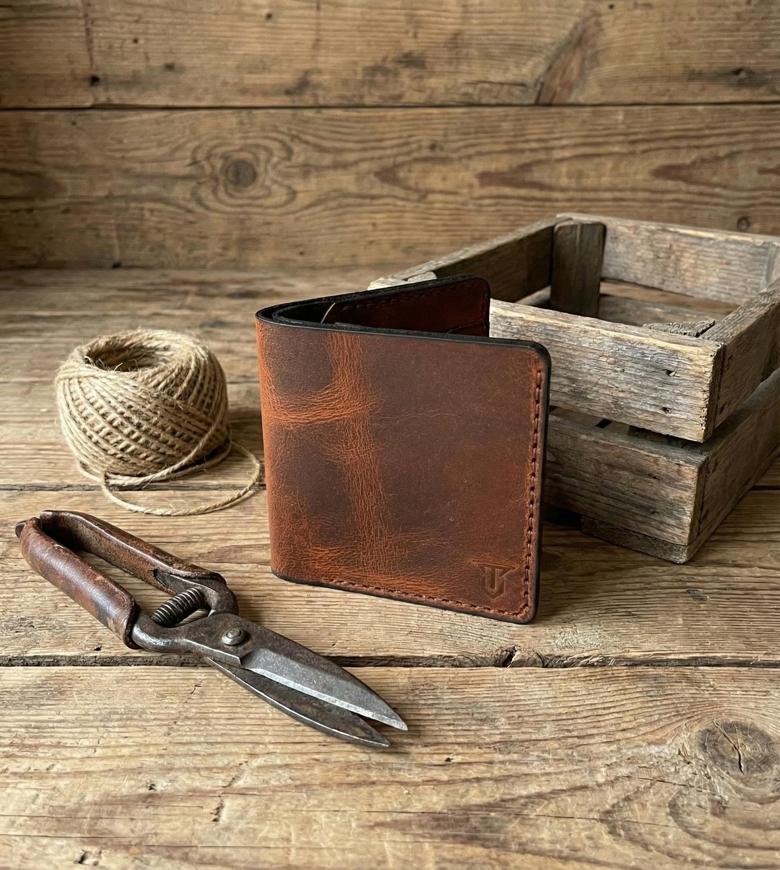 Minimalist Leather Wallet for Men Classic Bifold brown Wallet - Image 2